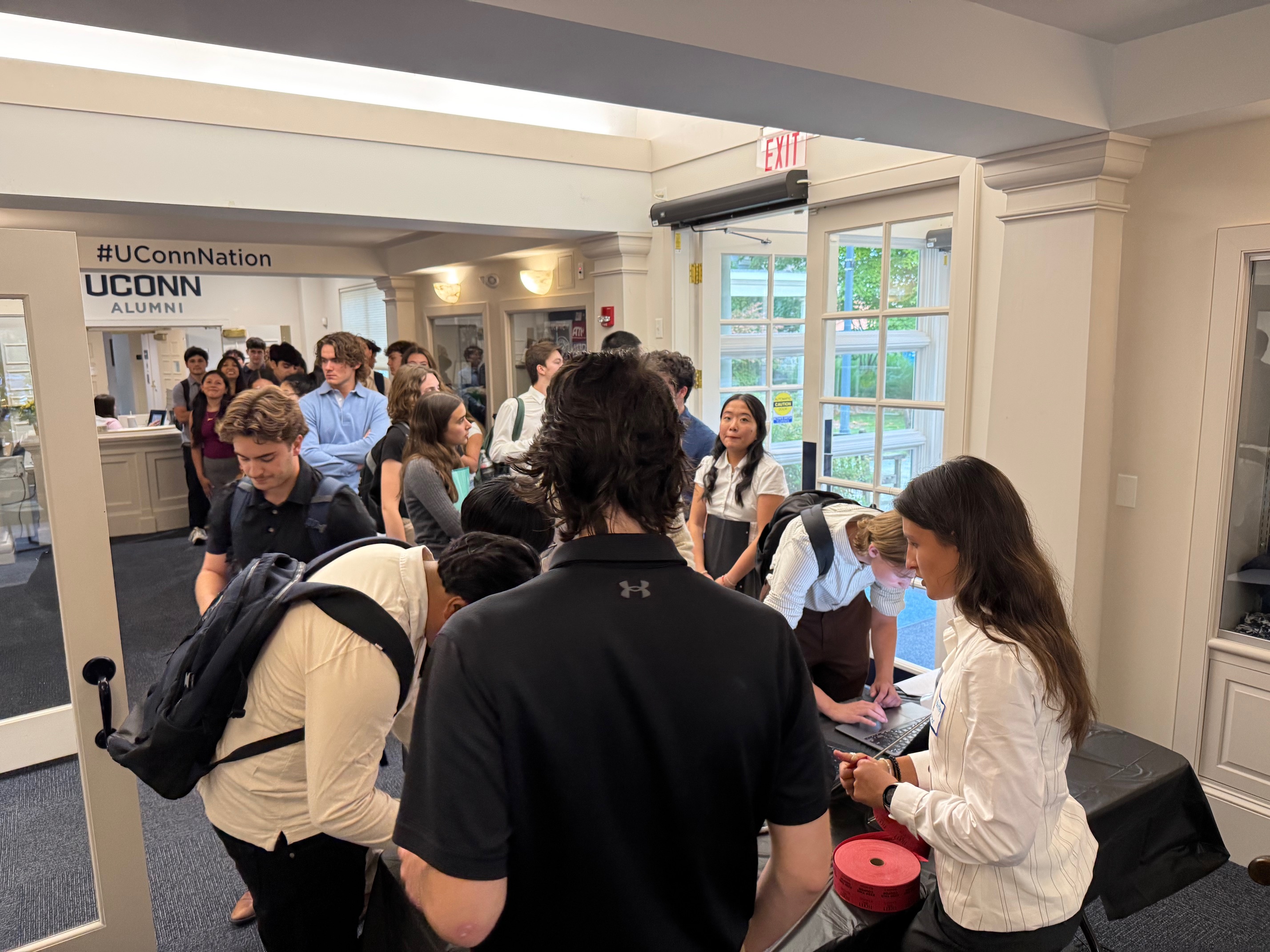 students at the uconn alumni house
